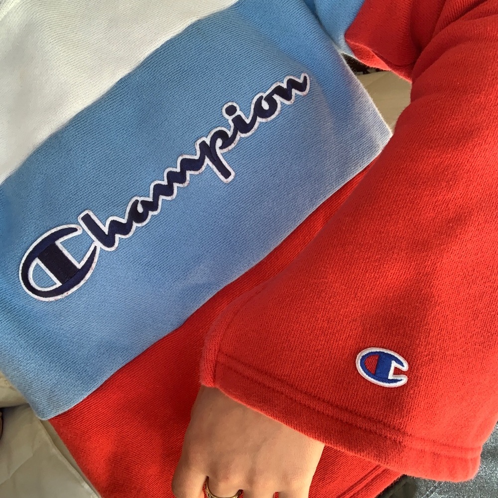 CHAMPION SMALL RED/BLUE/WHITE HOODIE 
X